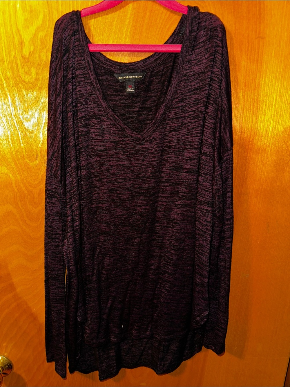 ROCK & REPUBLIC V-Neck Long Sleeve Knit Top